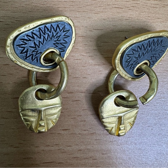 Tribal Mask Brooch and Earrings Bundle Matte Gold Tone Pewter Brass Ethnic Boho - Picture 8 of 10